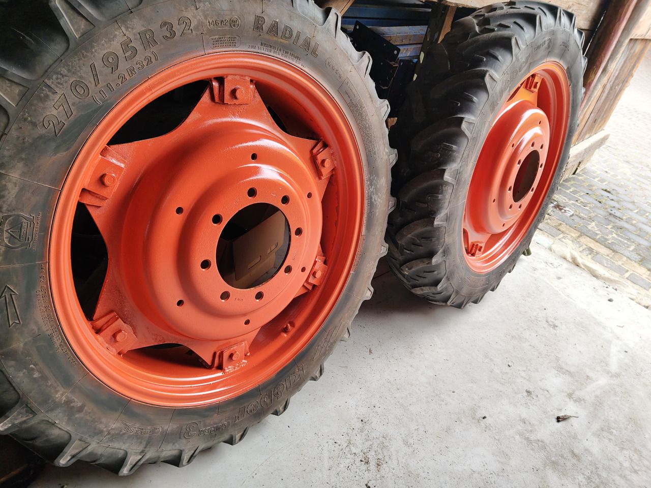 Kleber, Taurus 11.2 R32 (270/95 R32), 9.5 R48 - Ruota completa per Macchina agricola: foto 3 Kleber, Taurus 11.2 R32 (270/95 R32), 9.5 R48 - Ruota completa per Macchina agricola: foto 3