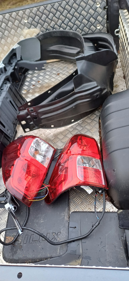 TOYOTA HILUX Extracab (2023 r.) NOWA paka skrzynia - Carrozzeria ed esterni per Autovettura: foto 2 TOYOTA HILUX Extracab (2023 r.) NOWA paka skrzynia - Carrozzeria ed esterni per Autovettura: foto 2