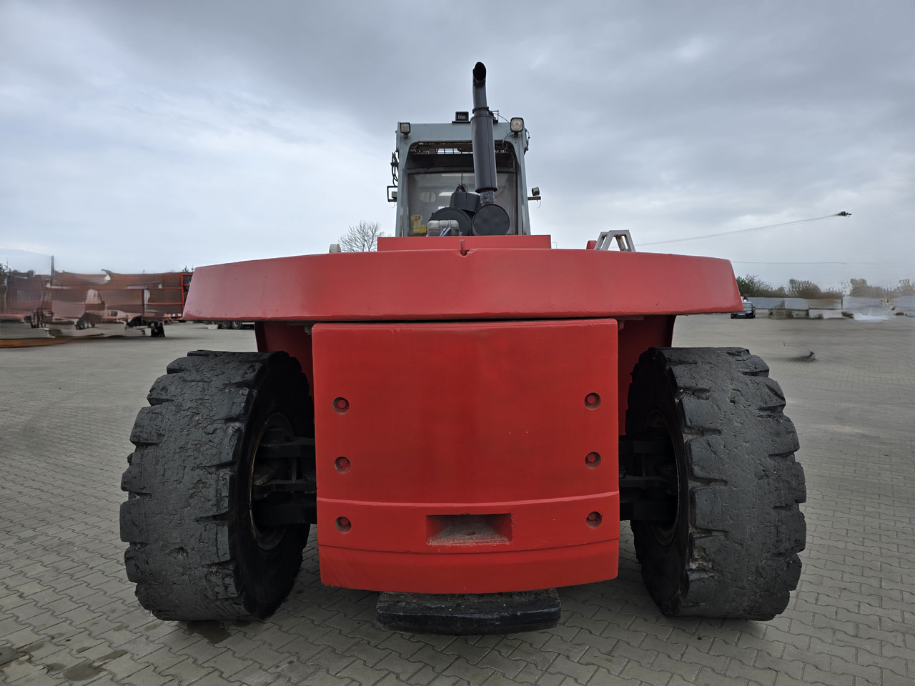 Kalmar KALMAR DCD420-12 - Autocarro portacontainer/ Caisse interchangeable: foto 4 Kalmar KALMAR DCD420-12 - Autocarro portacontainer/ Caisse interchangeable: foto 4