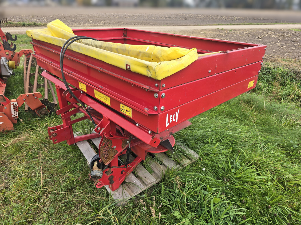 Lely SE 1500 Fertiliner - Spandiconcime: foto 3 Lely SE 1500 Fertiliner - Spandiconcime: foto 3
