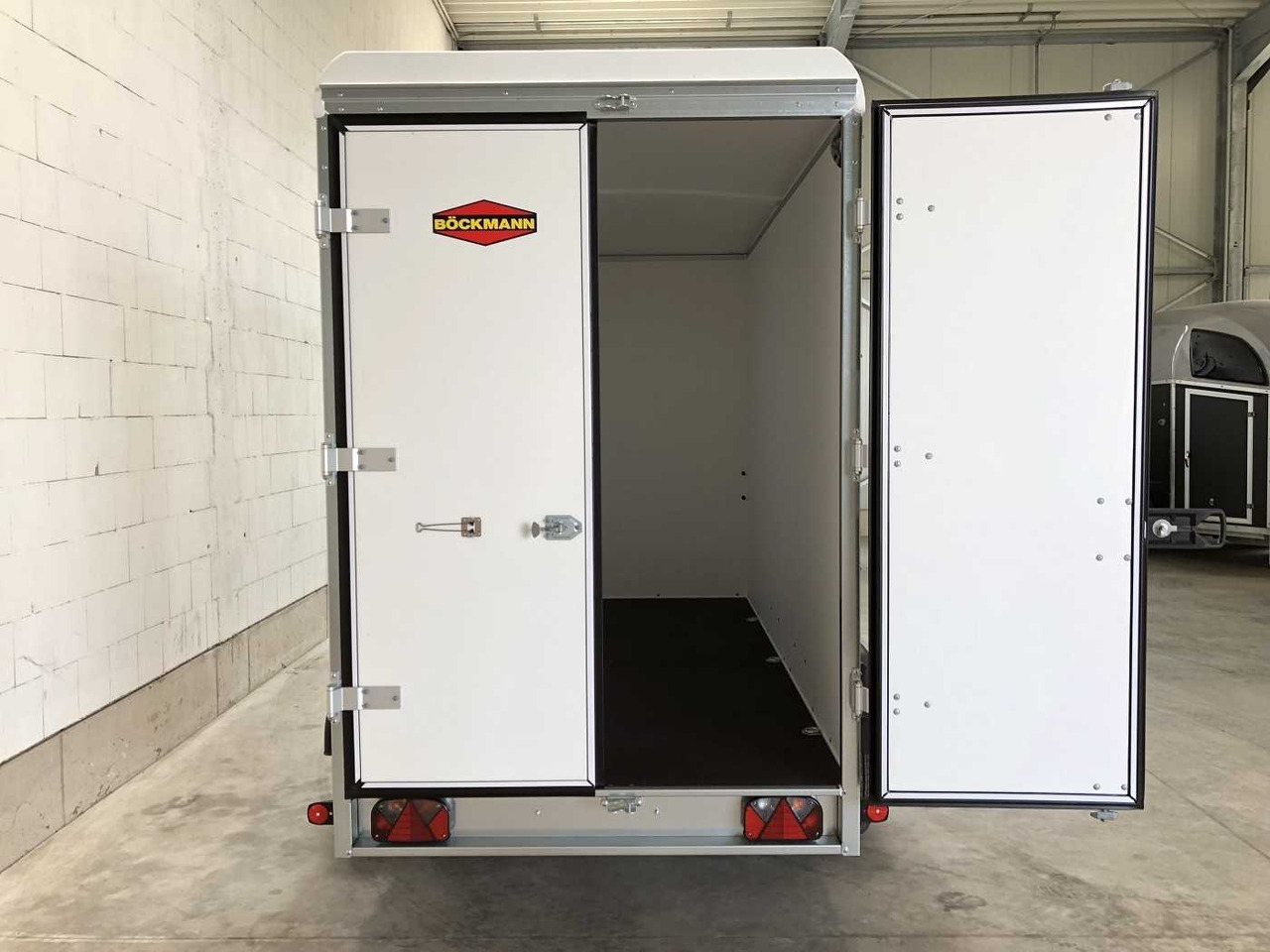 BOECKMANN KT 3015/27 H Kofferanhänger - Rimorchio furgonato: foto 4 BOECKMANN KT 3015/27 H Kofferanhänger - Rimorchio furgonato: foto 4
