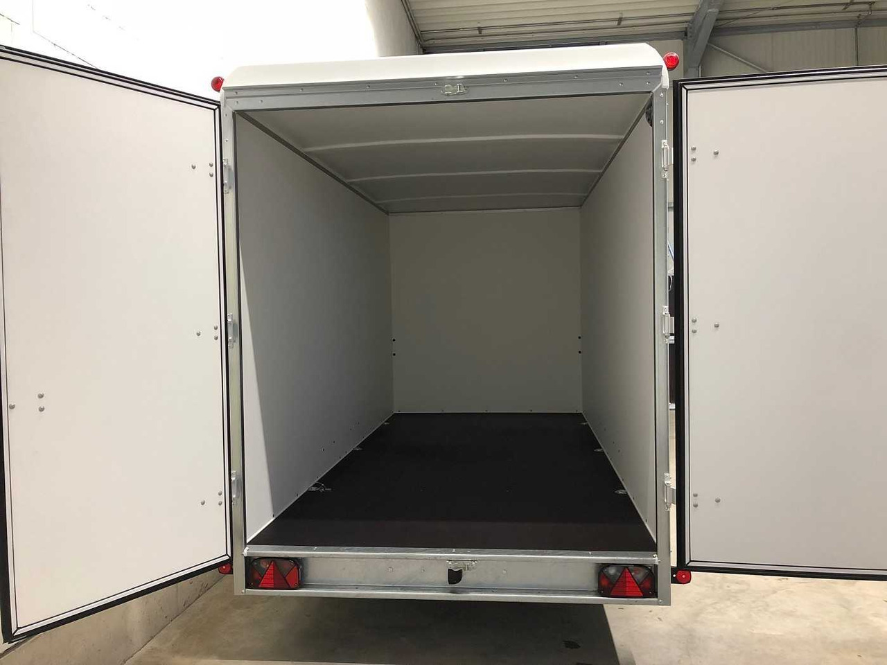 BOECKMANN KT 4018/27 H Kofferanhänger - Rimorchio furgonato: foto 4 BOECKMANN KT 4018/27 H Kofferanhänger - Rimorchio furgonato: foto 4