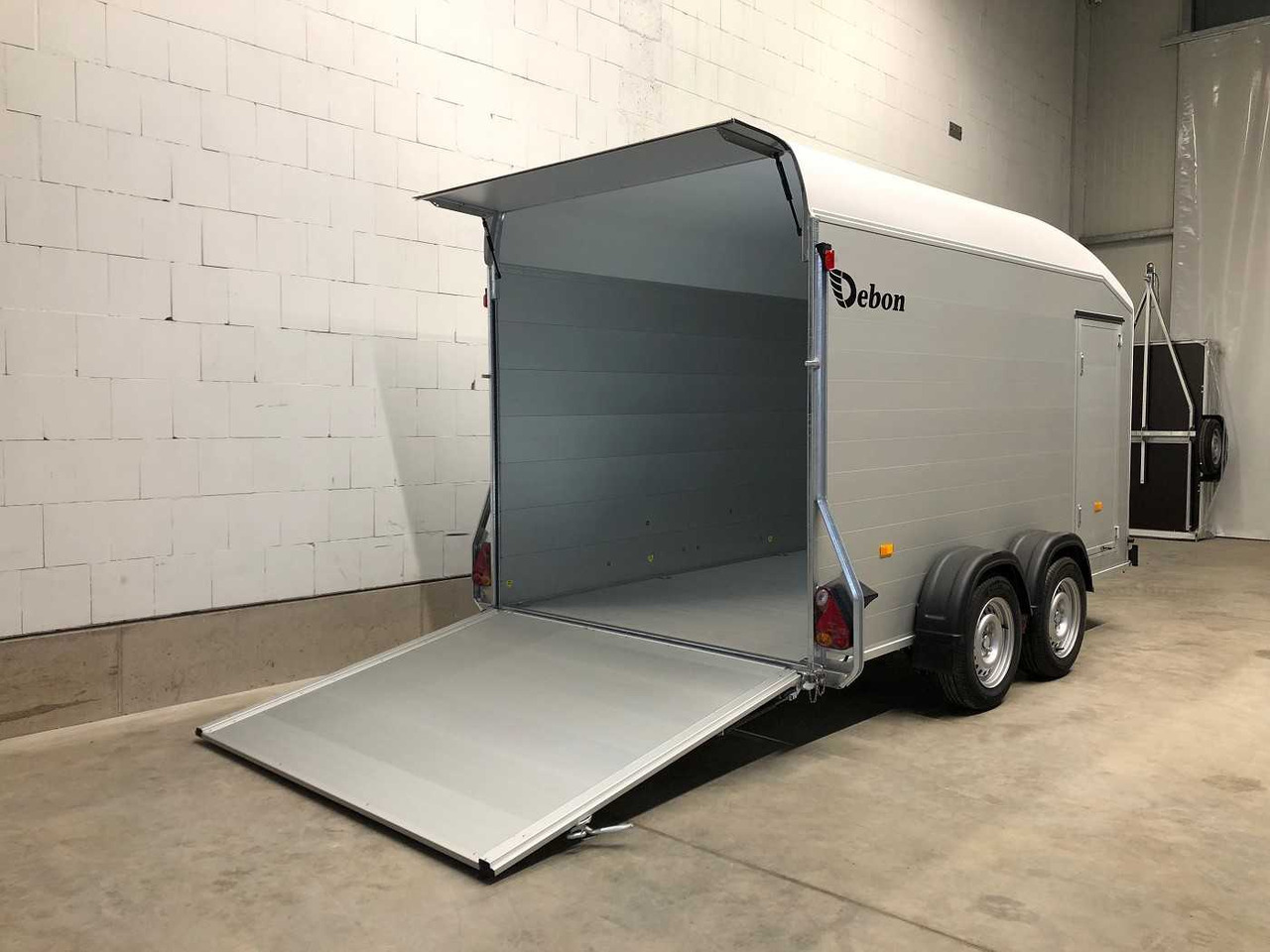 CHEVAL LIBERTE DEBON C700 Roadster Kofferanhänger - Rimorchio furgonato: foto 5 CHEVAL LIBERTE DEBON C700 Roadster Kofferanhänger - Rimorchio furgonato: foto 5