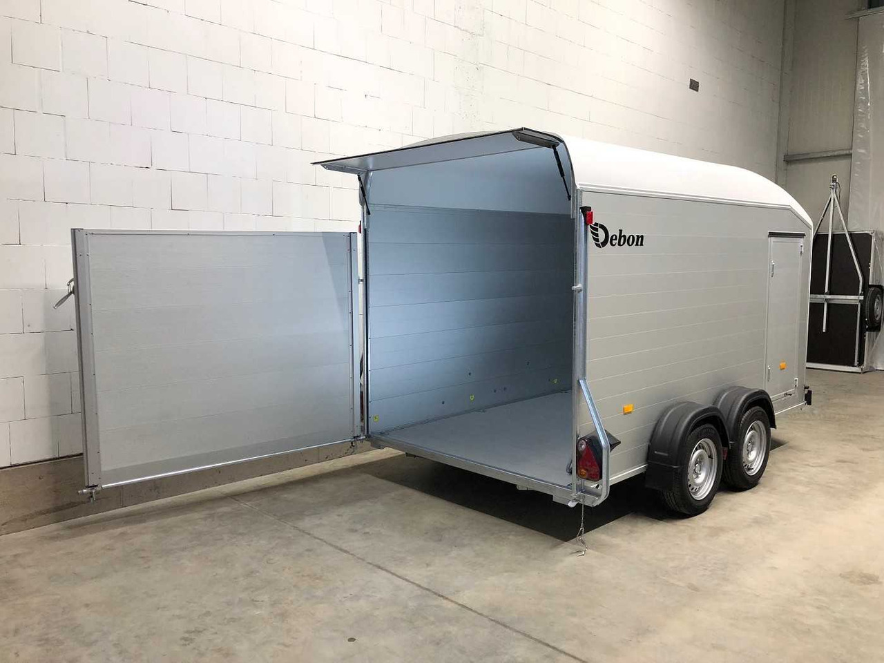 CHEVAL LIBERTE DEBON C700 Roadster Kofferanhänger - Rimorchio furgonato: foto 3 CHEVAL LIBERTE DEBON C700 Roadster Kofferanhänger - Rimorchio furgonato: foto 3