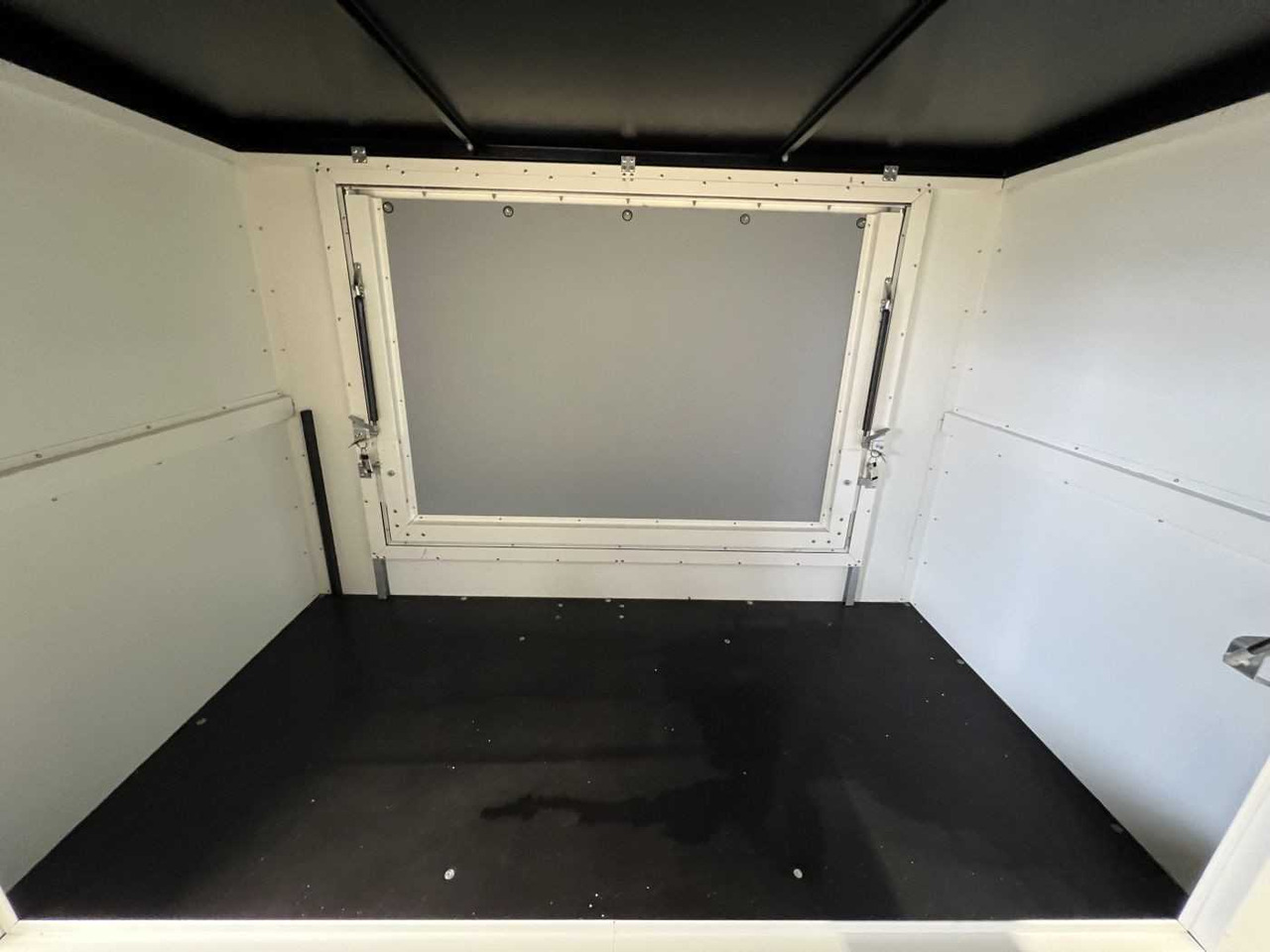 TPV HL-KT-EU2 mit 2 Aufstellklappe Verkaufsanhänger - Rimorchio autonegozio: foto 4 TPV HL-KT-EU2 mit 2 Aufstellklappe Verkaufsanhänger - Rimorchio autonegozio: foto 4
