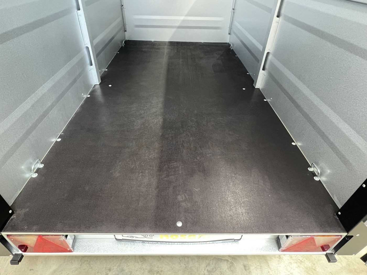 TPV KT-EU3-VS Plus Deckelanhänger - Rimorchio per auto: foto 4 TPV KT-EU3-VS Plus Deckelanhänger - Rimorchio per auto: foto 4