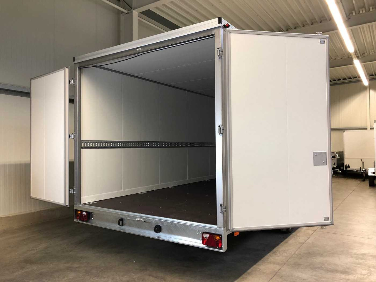 VEZEKO HK F 35.6 Kofferanhänger - Rimorchio furgonato: foto 5 VEZEKO HK F 35.6 Kofferanhänger - Rimorchio furgonato: foto 5