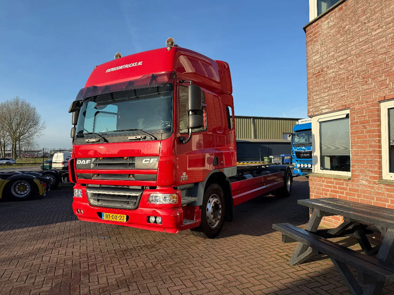 DAF CF 75 CF75-250 4X2 SPACECAB/RENOVA/STEEL/AIR/AIRCO/HOLLAND TRUCK - Autocarro portacontainer/ Caisse interchangeable: foto 2 DAF CF 75 CF75-250 4X2 SPACECAB/RENOVA/STEEL/AIR/AIRCO/HOLLAND TRUCK - Autocarro portacontainer/ Caisse interchangeable: foto 2
