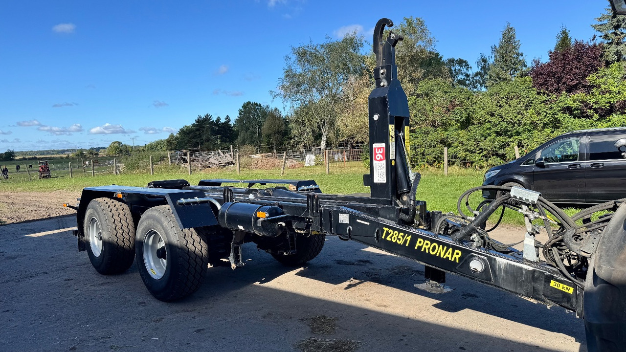 PRONAR T285/1 Hakenlift mit 2 Containern - Attrezzo/ Attrezzature: foto 1 PRONAR T285/1 Hakenlift mit 2 Containern - Attrezzo/ Attrezzature: foto 1