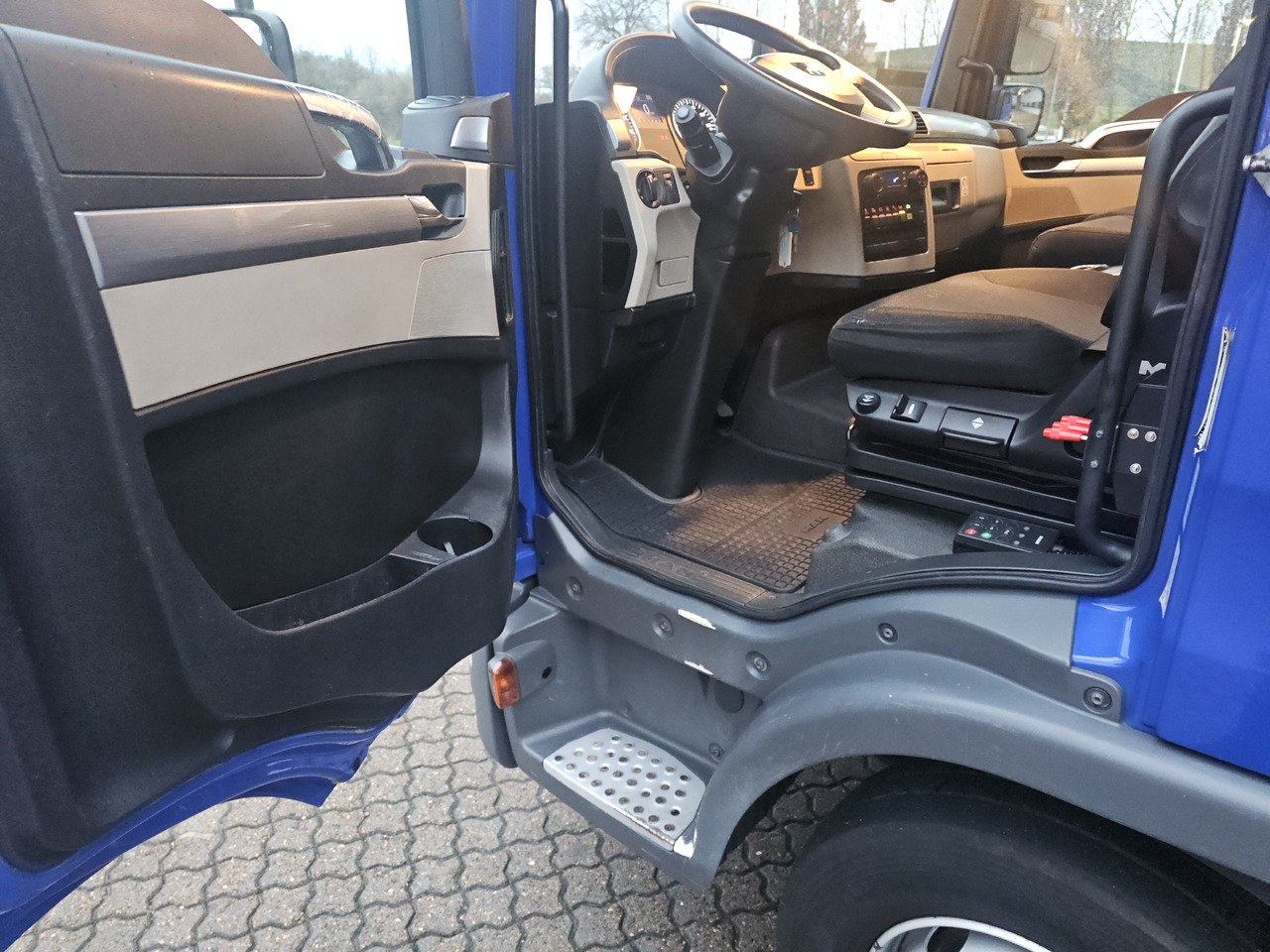 MAN TGL 12.190 BL - Autocarro scarrabile: foto 5 MAN TGL 12.190 BL - Autocarro scarrabile: foto 5