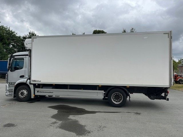Mercedes-Benz Antos1835 Tiefkühlaufbau Ladebordw. Thermoking - Autocarro frigorifero: foto 3 Mercedes-Benz Antos1835 Tiefkühlaufbau Ladebordw. Thermoking - Autocarro frigorifero: foto 3