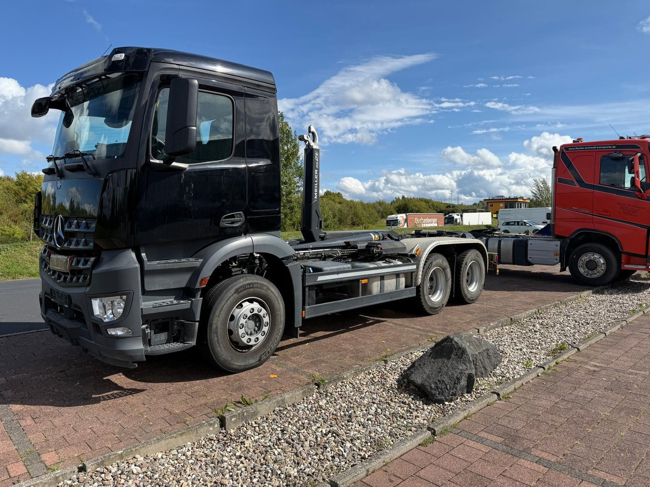 Mercedes-Benz Arocs 5 2648 Meiller Hakenlift 21-60 neuwertig - Autocarro scarrabile: foto 2 Mercedes-Benz Arocs 5 2648 Meiller Hakenlift 21-60 neuwertig - Autocarro scarrabile: foto 2
