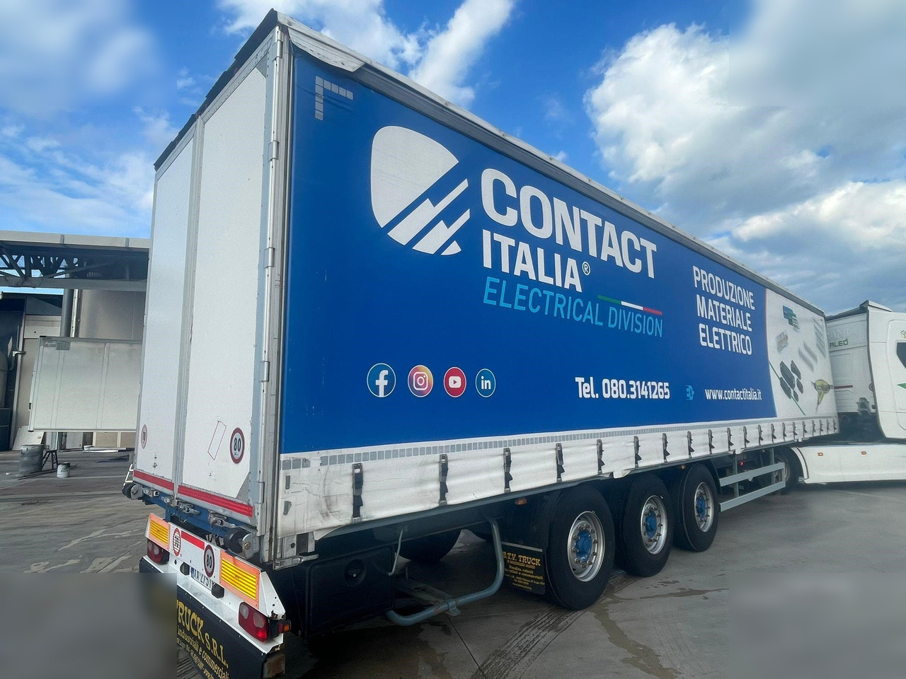 MERKER - Semirimorchio centinato: foto 1 MERKER - Semirimorchio centinato: foto 1