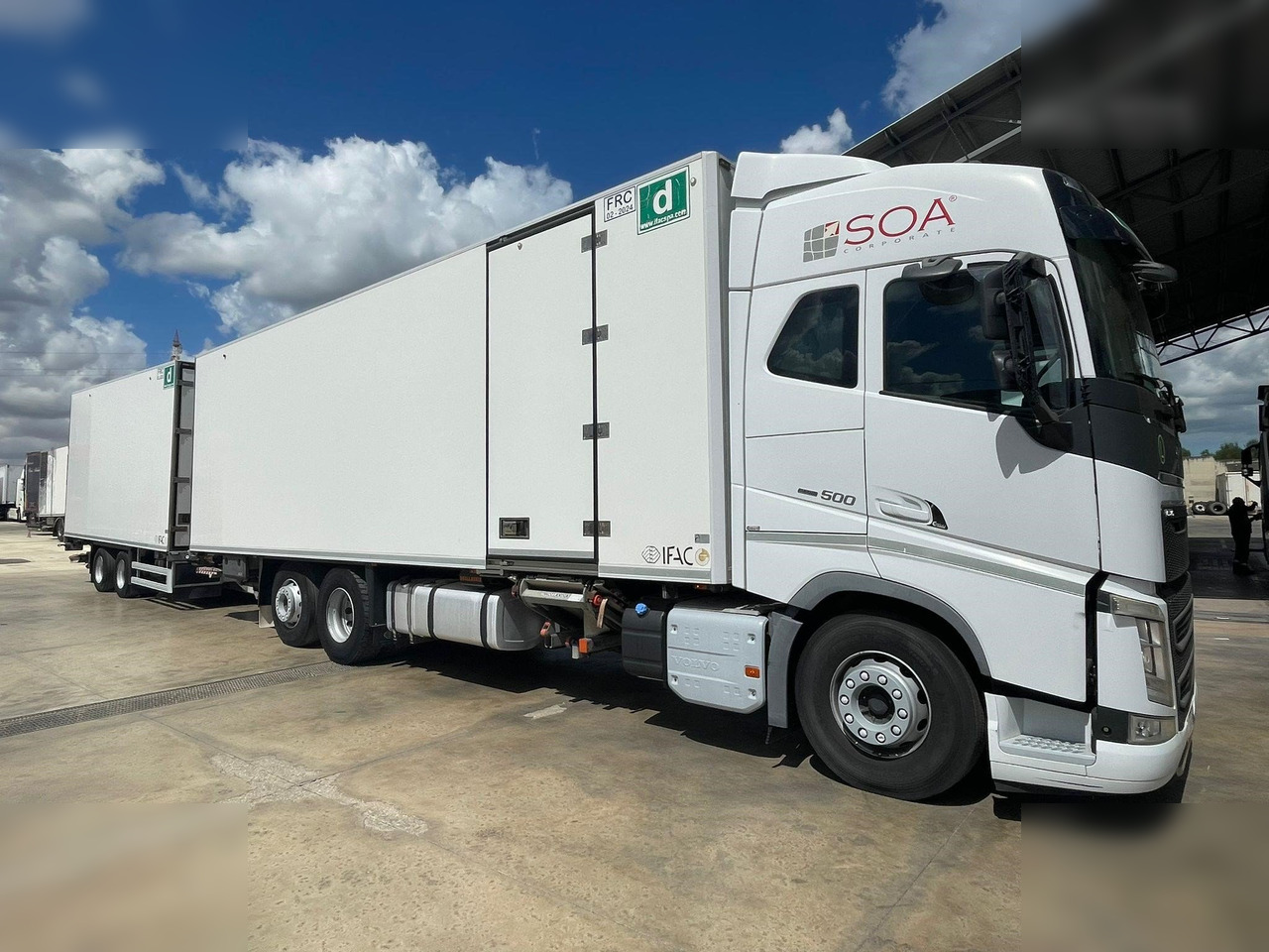 VOLVO FH500 - Autocarro frigorifero: foto 1 VOLVO FH500 - Autocarro frigorifero: foto 1