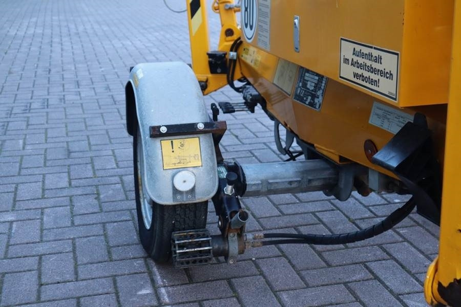 Denka-Lift JR12 Electric, 12m Working Height, 6.7m Reach, 120 - Piattaforma trainabile: foto 3 Denka-Lift JR12 Electric, 12m Working Height, 6.7m Reach, 120 - Piattaforma trainabile: foto 3