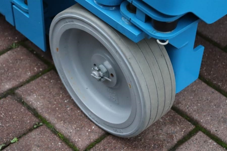 Piattaforma a pantografo Genie GS1330M All-Electric DC Drive, 5.9m Working Height: foto 6
