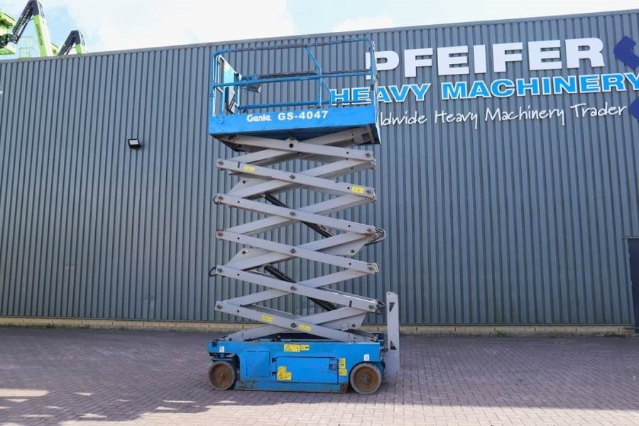 Genie GS4047 Electric, 14m Working Height, 350kg Capacit - Piattaforma a pantografo: foto 3 Genie GS4047 Electric, 14m Working Height, 350kg Capacit - Piattaforma a pantografo: foto 3