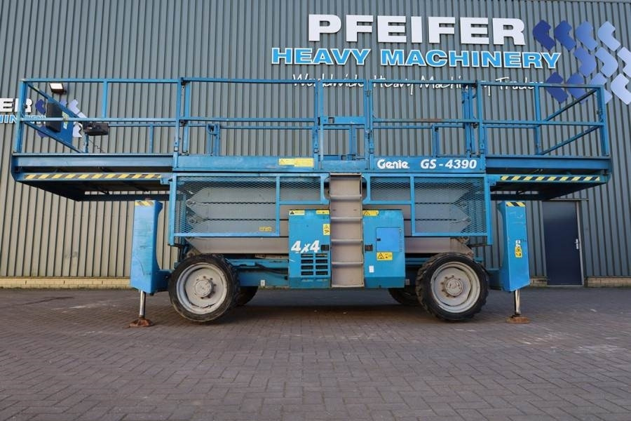 Piattaforma a pantografo Genie GS4390 Diesel, 4x4 Drive, 15m Working Height, 680k: foto 11