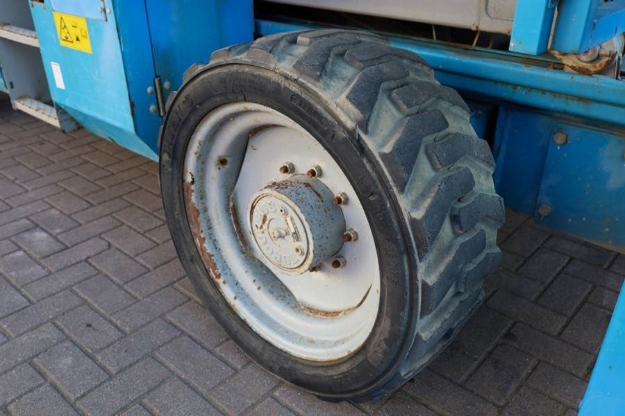 Piattaforma a pantografo Genie GS4390 Diesel, 4x4 Drive, 15m Working Height, 680k: foto 15
