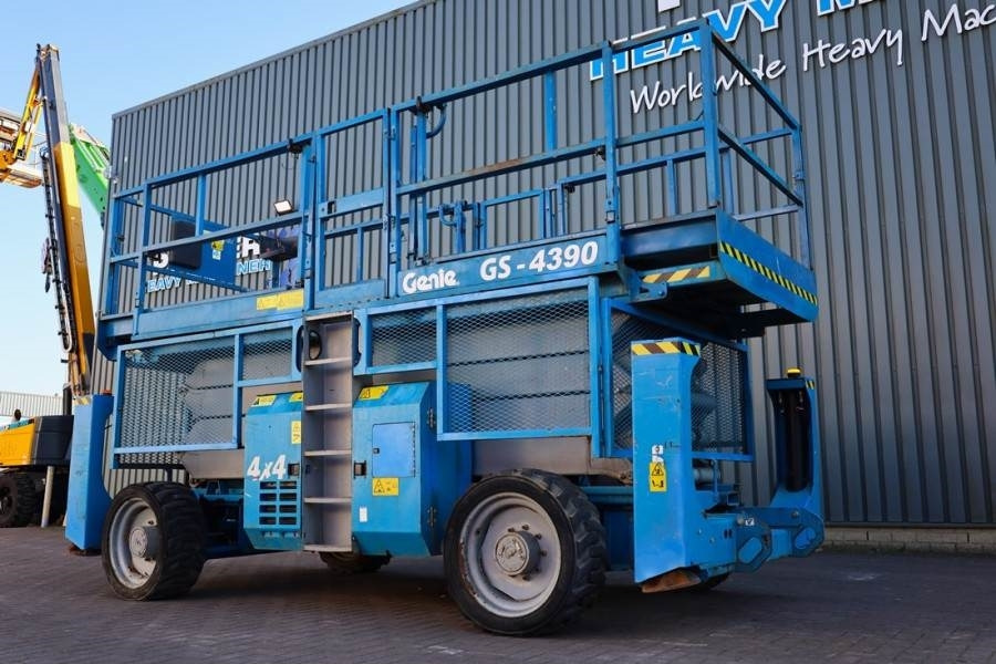 Piattaforma a pantografo Genie GS4390 Diesel, 4x4 Drive, 15m Working Height, 680k: foto 10