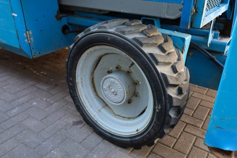 Piattaforma a pantografo Genie GS4390 Diesel, 4x4 Drive, 15m Working Height, 680k: foto 17