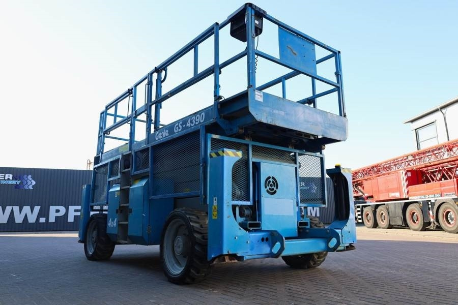 Piattaforma a pantografo Genie GS4390 Diesel, 4x4 Drive, 15m Working Height, 680k: foto 8
