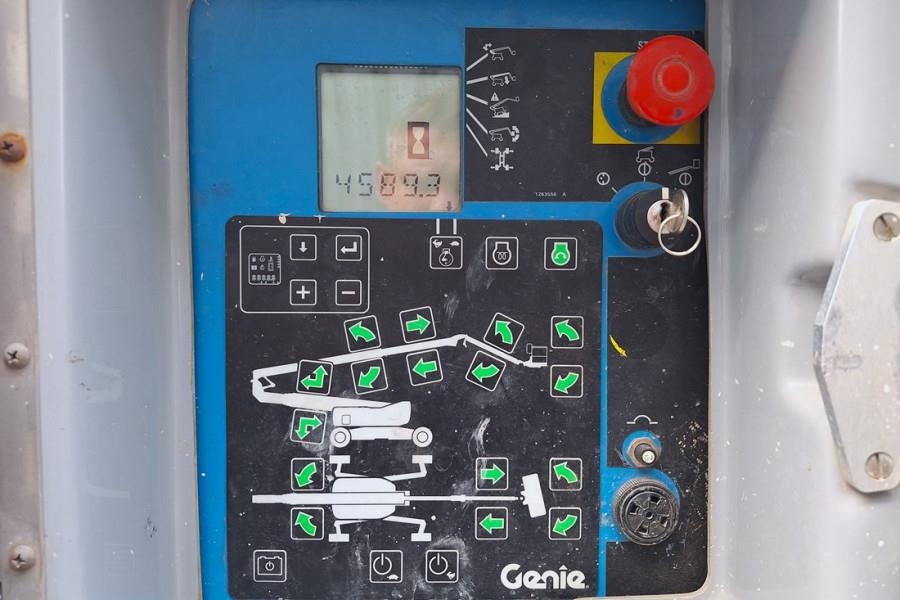 Genie Z135/70 Diesel, 4x4x4 Drive, 43m Lifting Height, 2 - Piattaforma articolata: foto 4 Genie Z135/70 Diesel, 4x4x4 Drive, 43m Lifting Height, 2 - Piattaforma articolata: foto 4