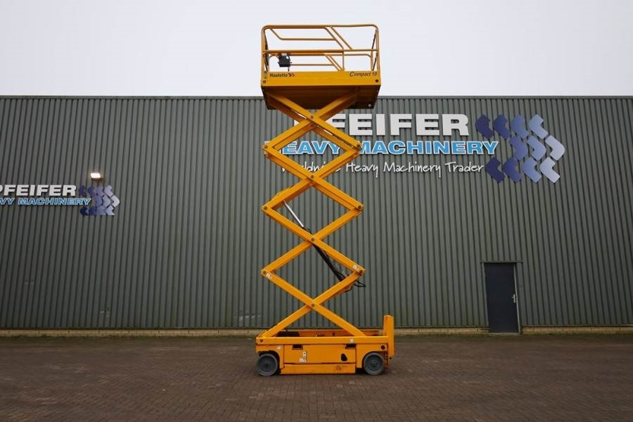 Haulotte Compact 10 Electric, 10.2m Working Height, 450kg C - Piattaforma a pantografo: foto 3 Haulotte Compact 10 Electric, 10.2m Working Height, 450kg C - Piattaforma a pantografo: foto 3