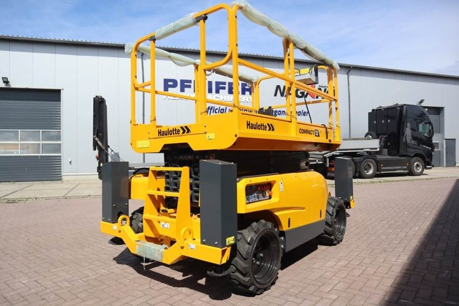 Haulotte Compact 12DX Valid Inspection, *Guarantee! Diesel, - Piattaforma a pantografo: foto 2 Haulotte Compact 12DX Valid Inspection, *Guarantee! Diesel, - Piattaforma a pantografo: foto 2