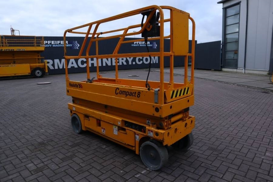 Haulotte Compact 8 Electric, 8.2m Working Height, 350kg Cap - Piattaforma a pantografo: foto 2 Haulotte Compact 8 Electric, 8.2m Working Height, 350kg Cap - Piattaforma a pantografo: foto 2