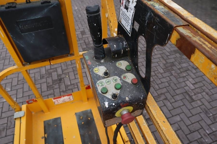 Haulotte Compact 8 Electric, 8.2m Working Height, 350kg Cap - Piattaforma a pantografo: foto 4 Haulotte Compact 8 Electric, 8.2m Working Height, 350kg Cap - Piattaforma a pantografo: foto 4