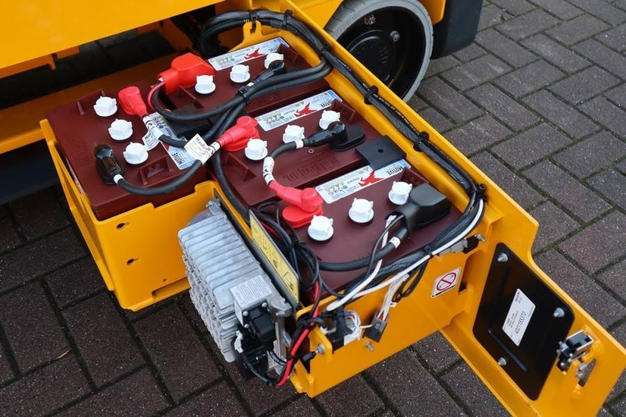 Leasing di Haulotte Compact 8N Valid inspection, *Guarantee! 8m Workin Haulotte Compact 8N Valid inspection, *Guarantee! 8m Workin: foto 13 Leasing di Haulotte Compact 8N Valid inspection, *Guarantee! 8m Workin Haulotte Compact 8N Valid inspection, *Guarantee! 8m Workin: foto 13