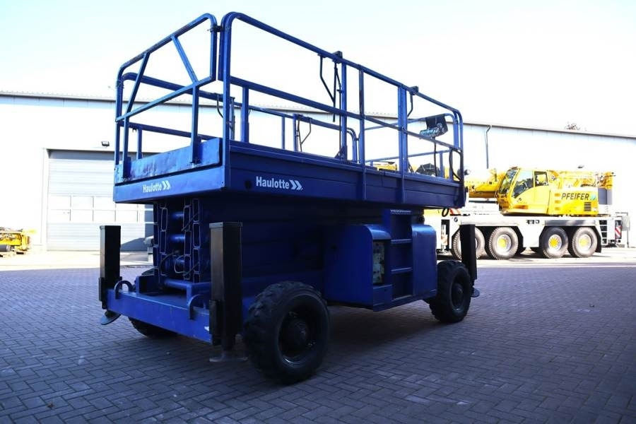 Haulotte H15SX New Tyres, Diesel, 4x4 Drive, 15 Working Hei - Piattaforma a pantografo: foto 2 Haulotte H15SX New Tyres, Diesel, 4x4 Drive, 15 Working Hei - Piattaforma a pantografo: foto 2