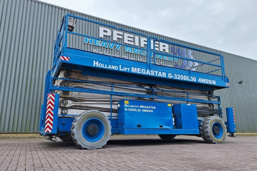 Holland Lift Megastar G320DL30 4WDS/N Diesel, 4x4x4 Drive, 34m - Piattaforma a pantografo: foto 1 Holland Lift Megastar G320DL30 4WDS/N Diesel, 4x4x4 Drive, 34m - Piattaforma a pantografo: foto 1