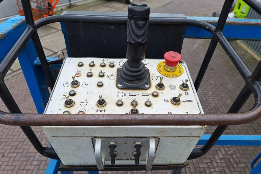 Holland Lift Megastar G320DL30 4WDS/N Diesel, 4x4x4 Drive, 34m - Piattaforma a pantografo: foto 4 Holland Lift Megastar G320DL30 4WDS/N Diesel, 4x4x4 Drive, 34m - Piattaforma a pantografo: foto 4