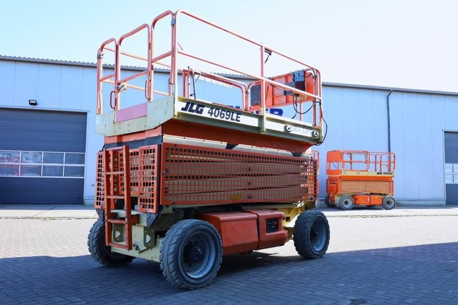 JLG 4069LE Electric, 14.2m Working Height, 360kg Capac - Piattaforma a pantografo: foto 2 JLG 4069LE Electric, 14.2m Working Height, 360kg Capac - Piattaforma a pantografo: foto 2