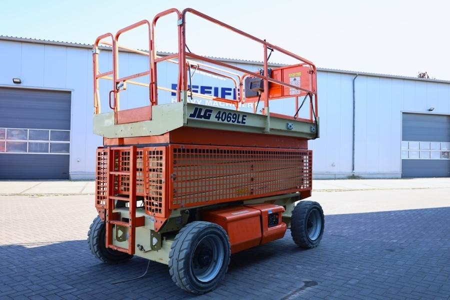 JLG 4069LE Electric, 14.2m Working Height, 360kg Capac - Piattaforma a pantografo: foto 2 JLG 4069LE Electric, 14.2m Working Height, 360kg Capac - Piattaforma a pantografo: foto 2