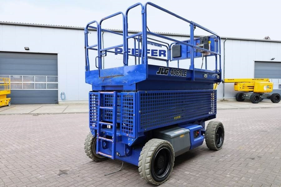 JLG 4069LE Electric, 14.2m Working Height, 360kg Capac - Piattaforma a pantografo: foto 2 JLG 4069LE Electric, 14.2m Working Height, 360kg Capac - Piattaforma a pantografo: foto 2