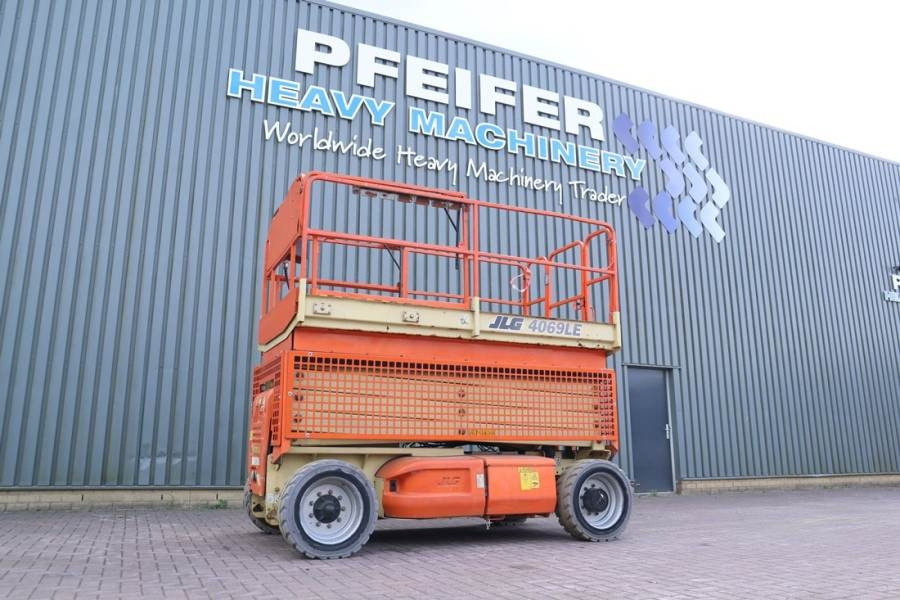 JLG M4069 Hybrid, 14.2m Working Height, 360kg Capacity - Piattaforma a pantografo: foto 1 JLG M4069 Hybrid, 14.2m Working Height, 360kg Capacity - Piattaforma a pantografo: foto 1