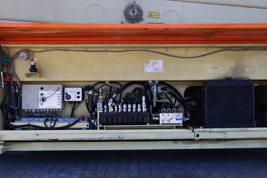 Piattaforma a pantografo JLG SL245-12 Diesel, 4x4x4 Drive, 26.5m Working Height: foto 7