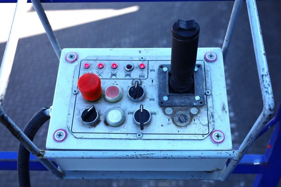 Liftlux SL210-25D4WDS/P Diesel, Hydraulic Deck Extension, - Piattaforma a pantografo: foto 4 Liftlux SL210-25D4WDS/P Diesel, Hydraulic Deck Extension, - Piattaforma a pantografo: foto 4