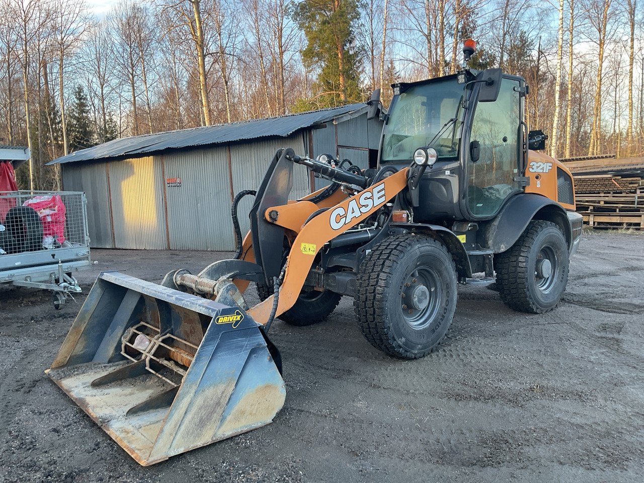 Case 321F - Pala gommata: foto 1 Case 321F - Pala gommata: foto 1