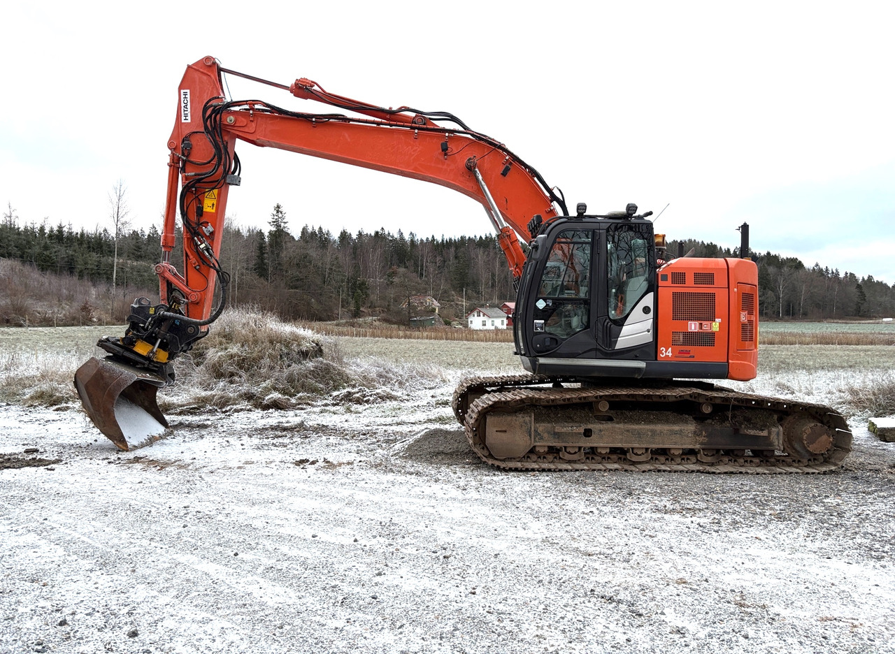 Hitachi ZX225 USLC-6 - Escavatore: foto 1 Hitachi ZX225 USLC-6 - Escavatore: foto 1