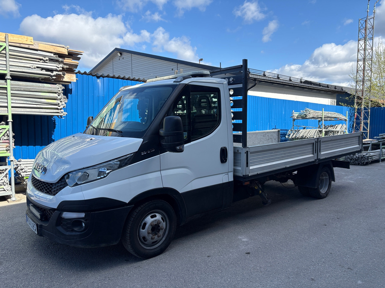 Iveco Daily 35-210 - Camion con gru: foto 1 Iveco Daily 35-210 - Camion con gru: foto 1