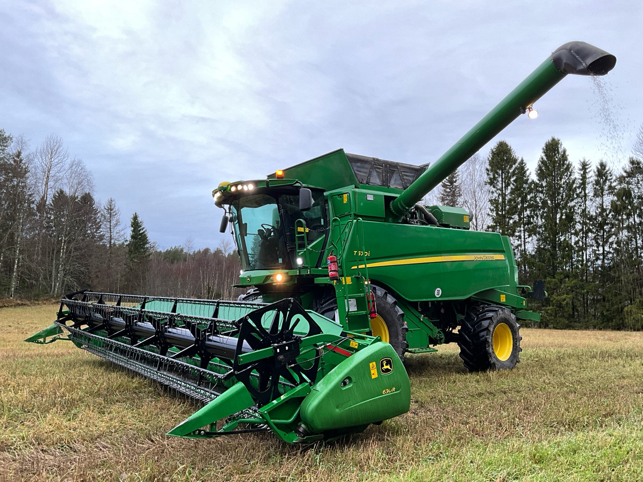 John Deere T670i - Mietitrebbia: foto 1 John Deere T670i - Mietitrebbia: foto 1