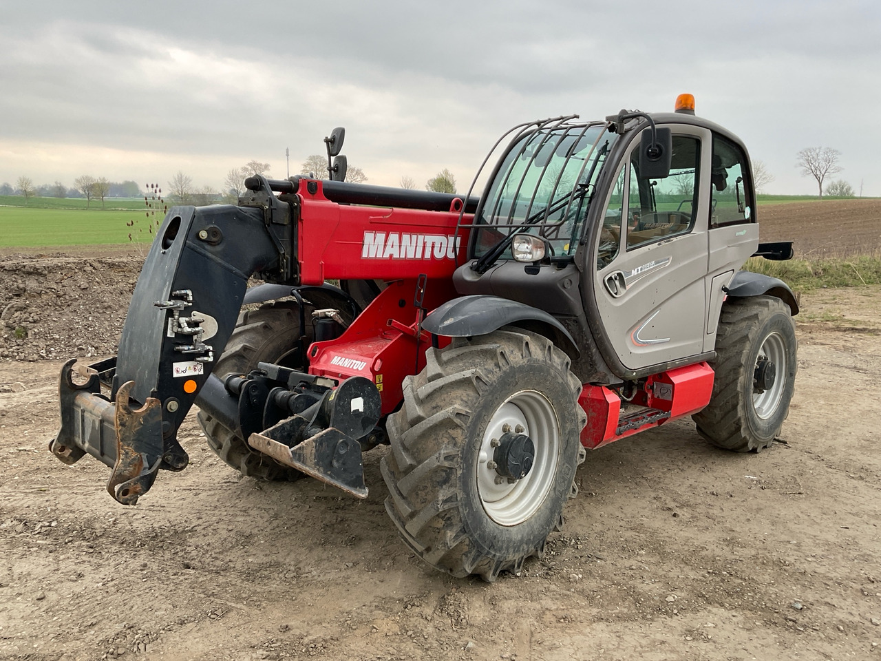 Manitou MT1135 - Pala gommata: foto 1 Manitou MT1135 - Pala gommata: foto 1