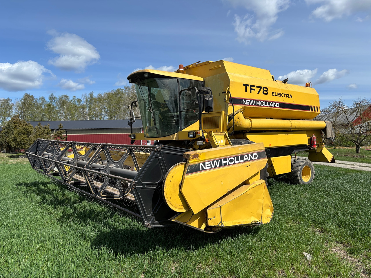 New Holland TF78 Elektra - Mietitrebbia: foto 1 New Holland TF78 Elektra - Mietitrebbia: foto 1