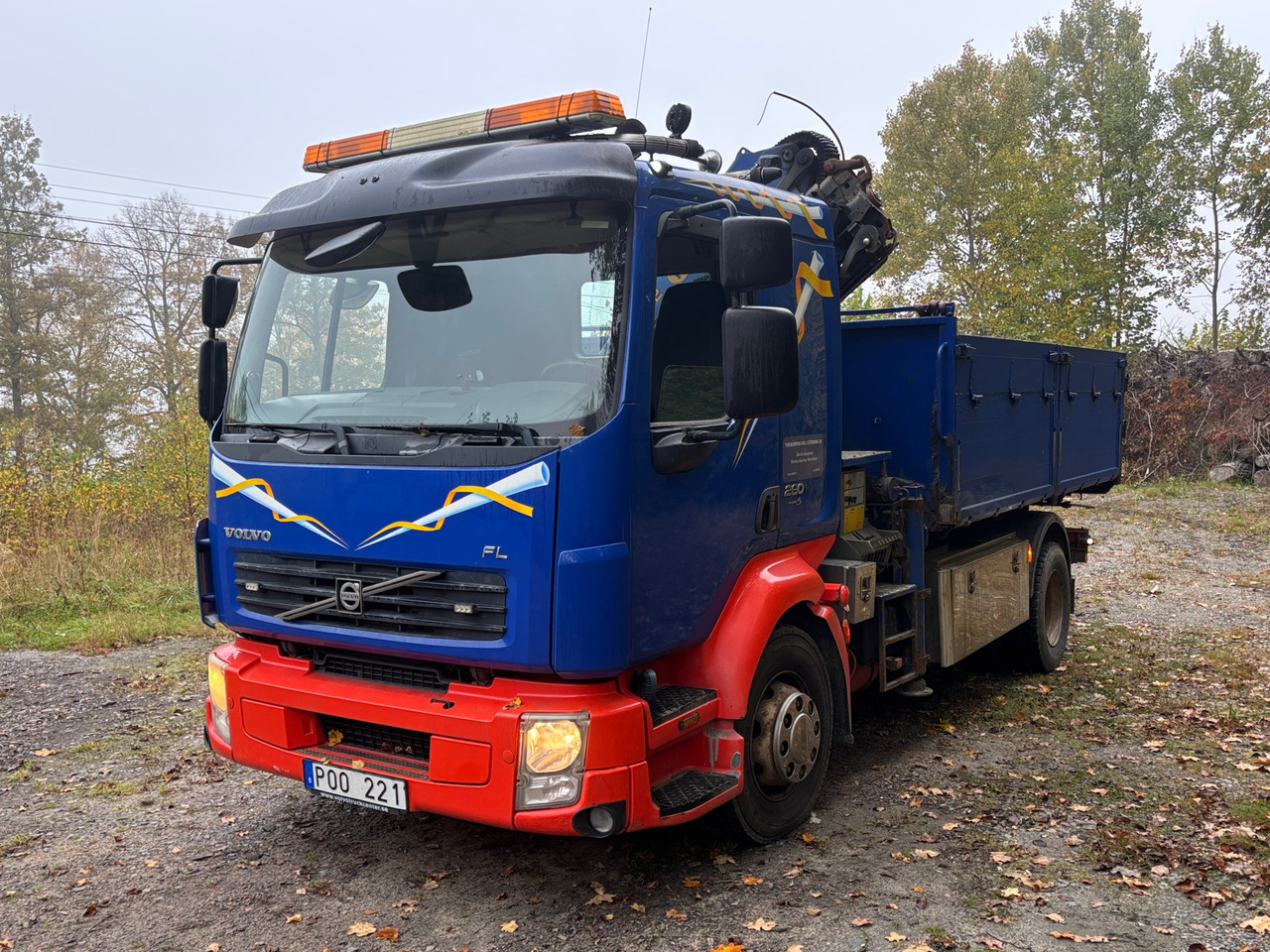 Volvo FL280 - Camion con gru: foto 1 Volvo FL280 - Camion con gru: foto 1