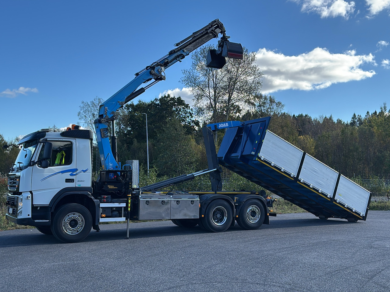 Volvo Fm 330 - Camion con gru: foto 1 Volvo Fm 330 - Camion con gru: foto 1