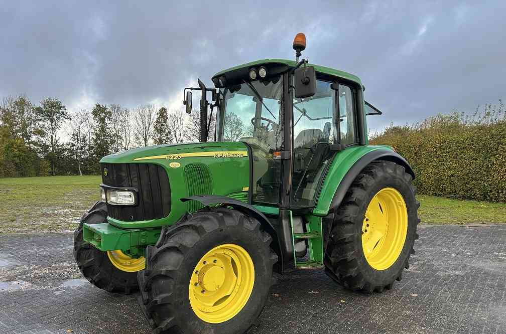 John Deere 6220 premium, 7500 uur MARGEPRIJS - Trattore: foto 1 John Deere 6220 premium, 7500 uur MARGEPRIJS - Trattore: foto 1
